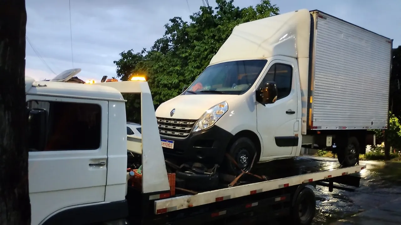 Reboque de veículo de passeio pelo Auto Socorro Vila